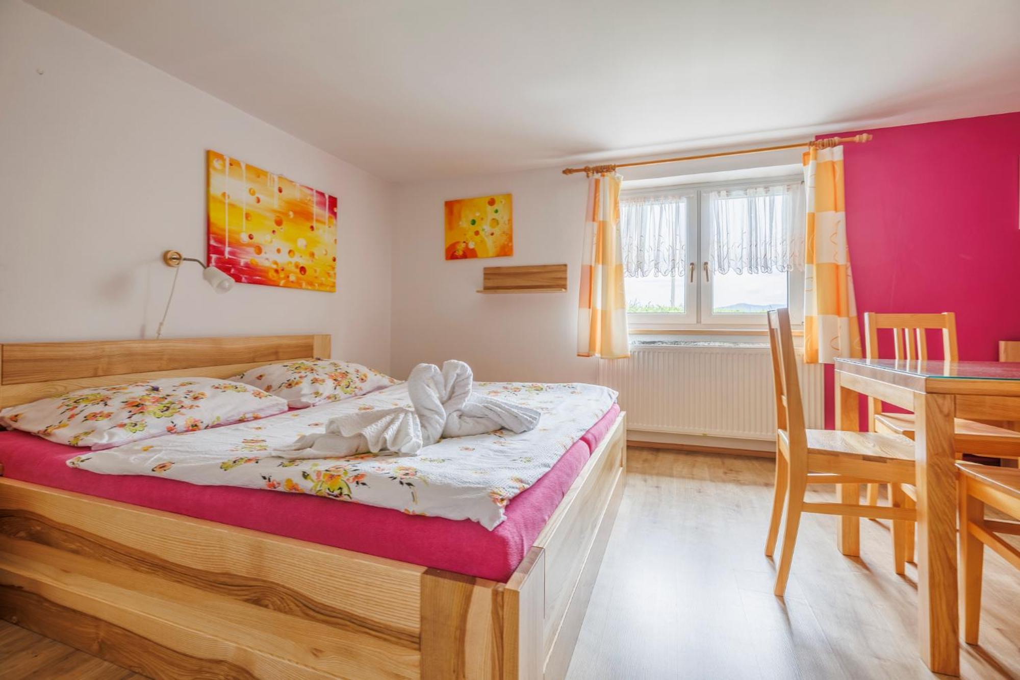 Hotel Kacenka กราลิกี ภายนอก รูปภาพ
